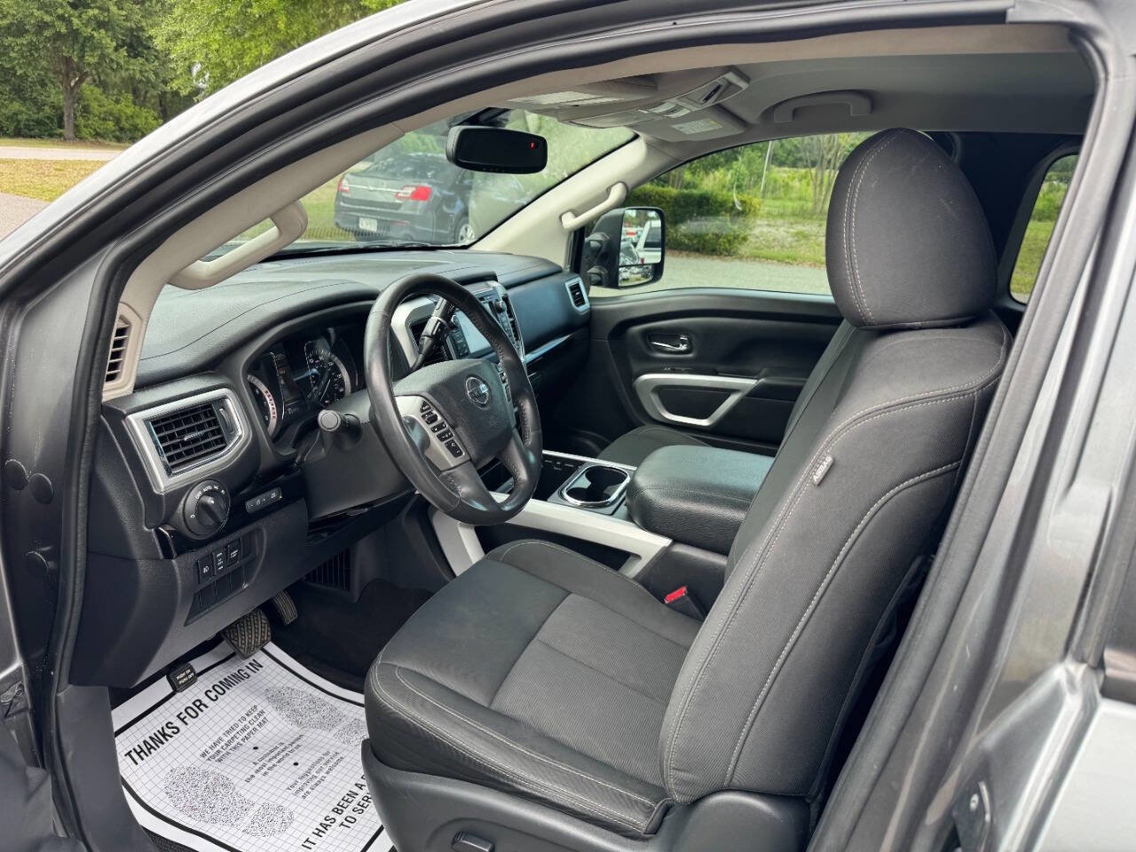 Used 2017 Nissan Titan SV RWD image 9