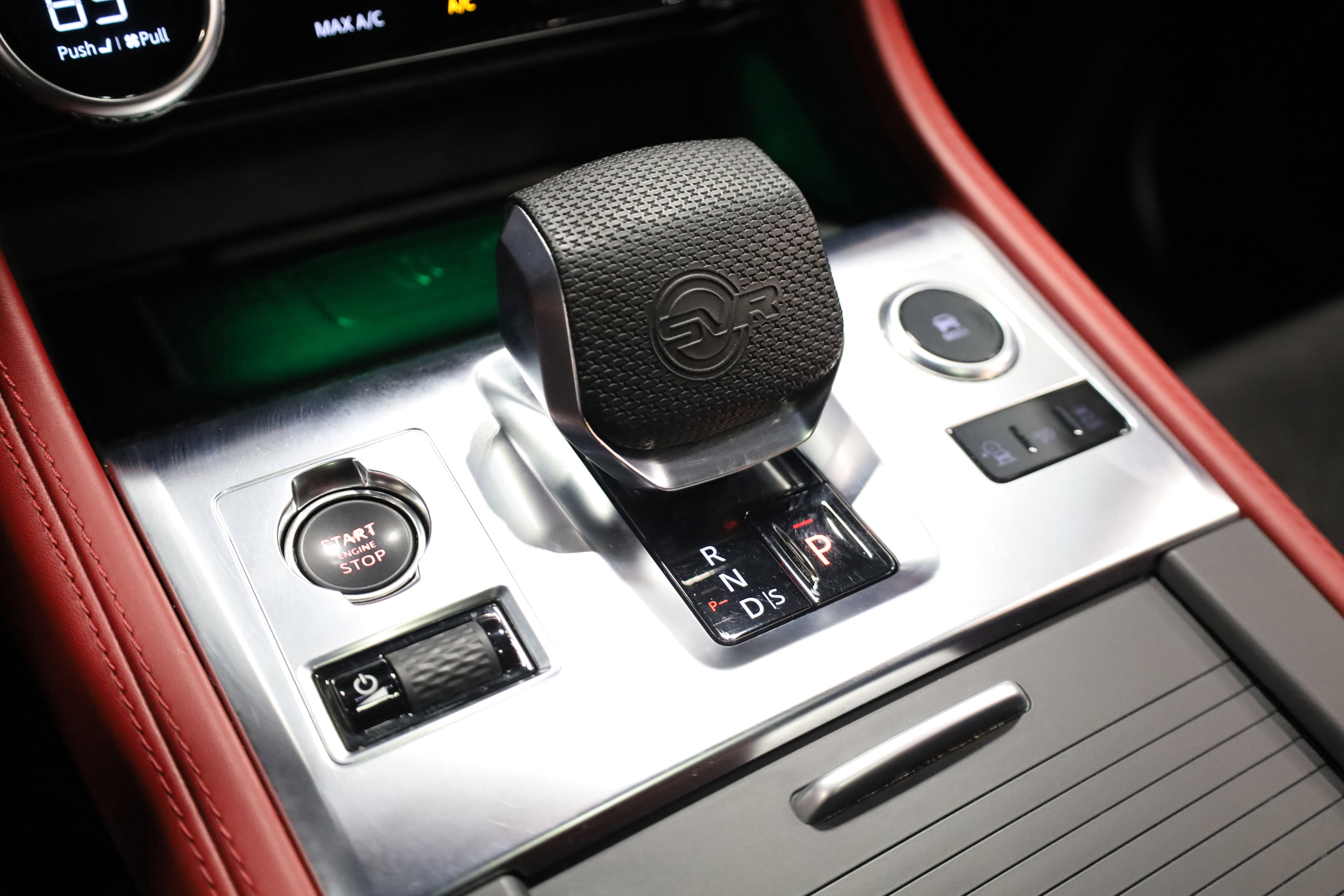 Used 2023 Jaguar F-PACE SVR image 30