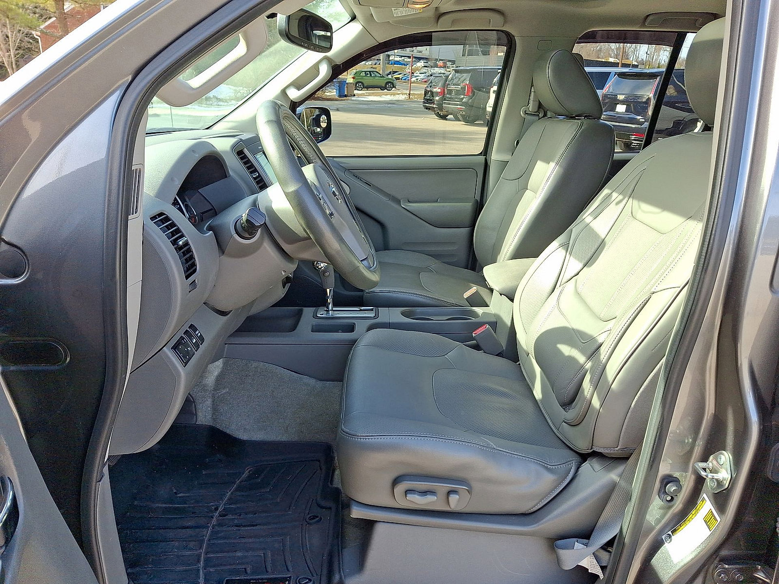 Used 2016 Nissan Frontier SL w/ Moonroof Package image 11