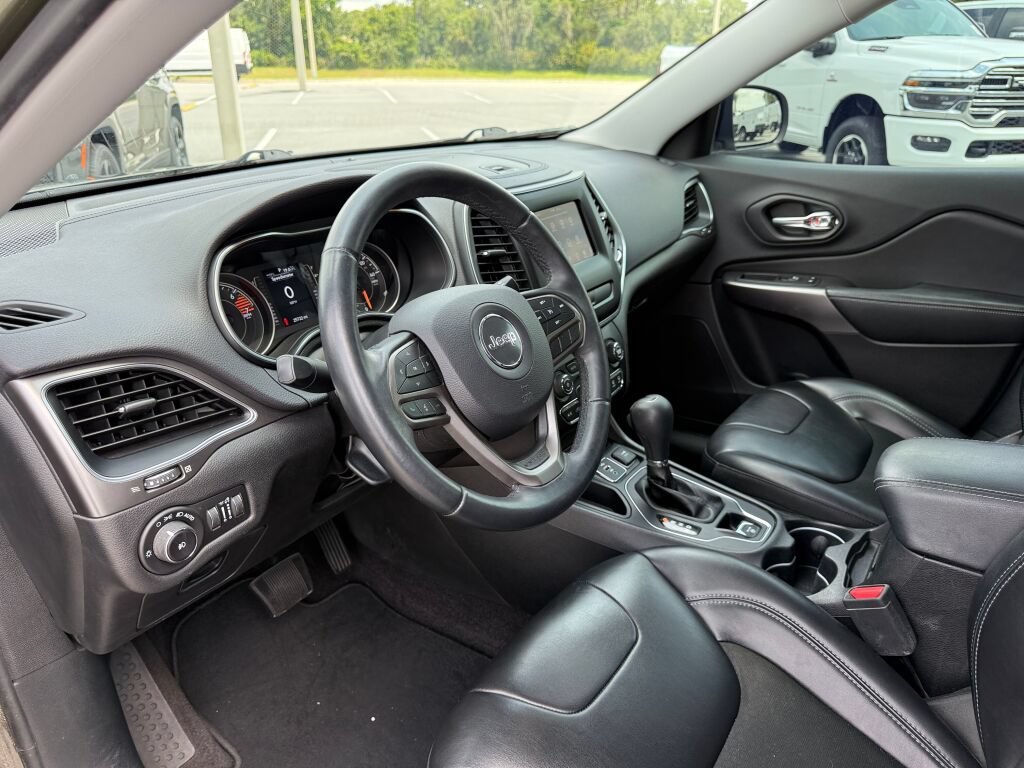 Used 2019 Jeep Cherokee Latitude Plus FWD image 21