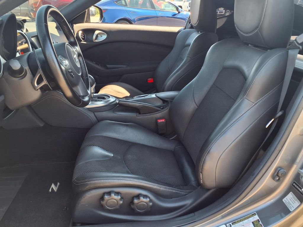 Used 2019 Nissan 370Z Touring Sport RWD image 22
