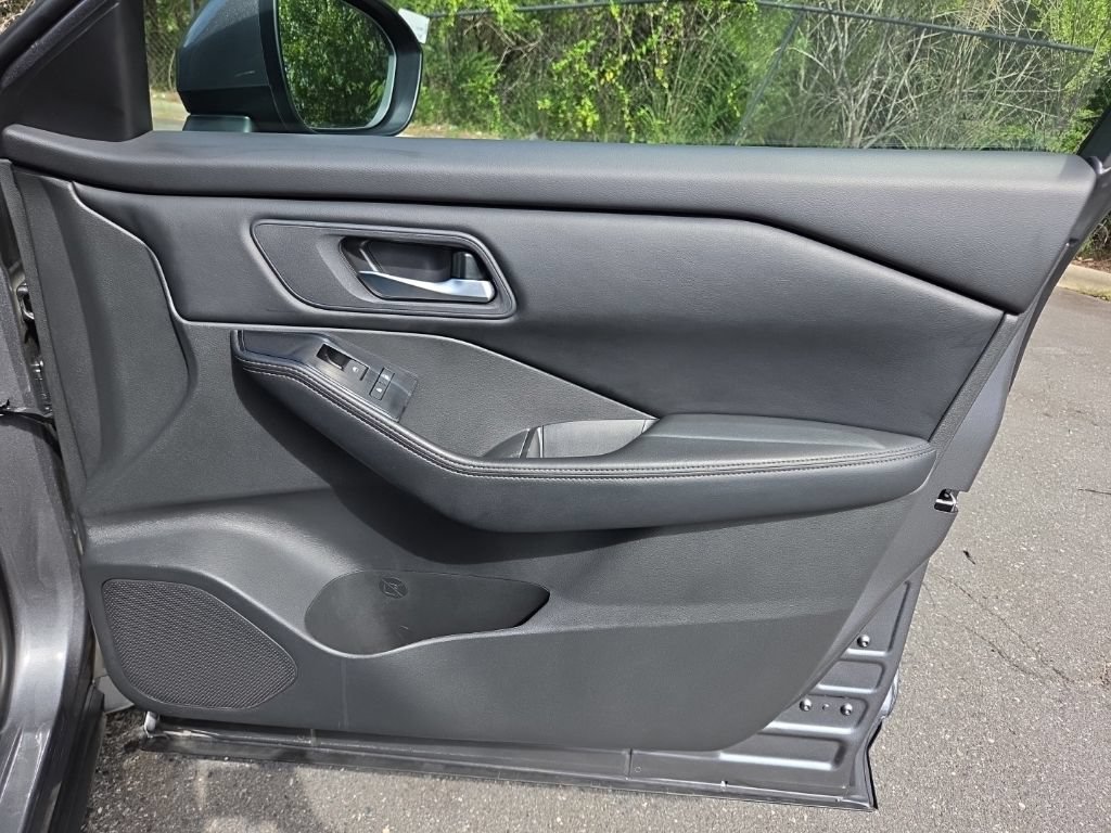 Certified 2025 Nissan Rogue SV FWD image 39