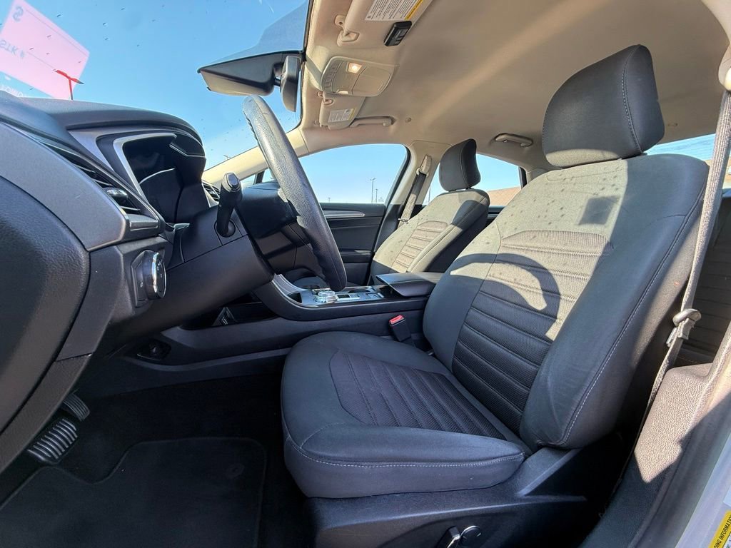Used 2018 Ford Fusion SE w/ Fusion SE Technology Package FWD image 21