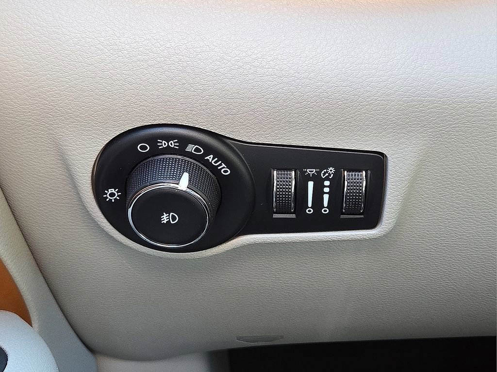 Used 2023 Jeep Compass Limited image 24