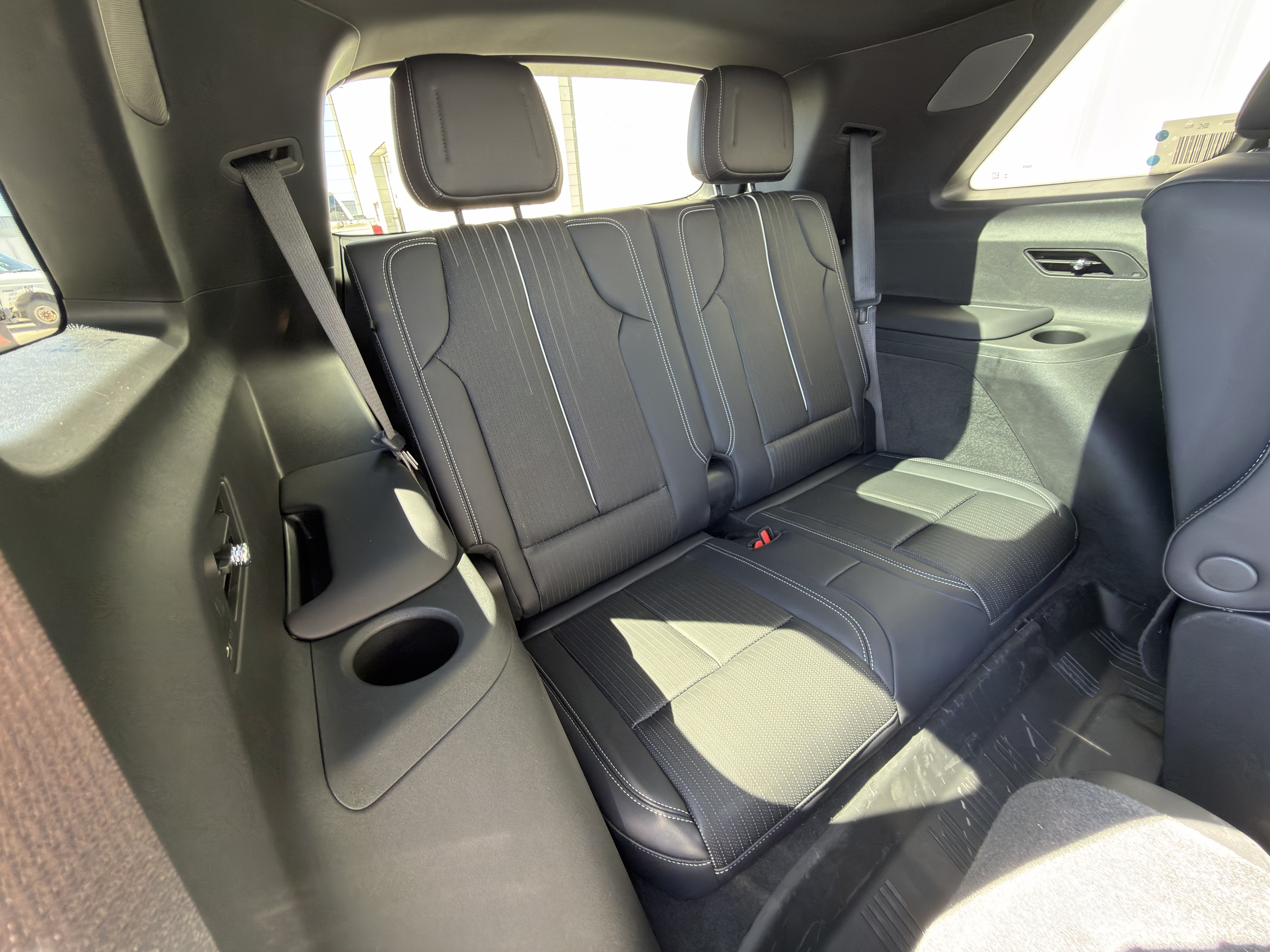 New 2027 Cadillac Vistiq Sport w/ LPO, Floor Liner Package AWD/4WD image 25