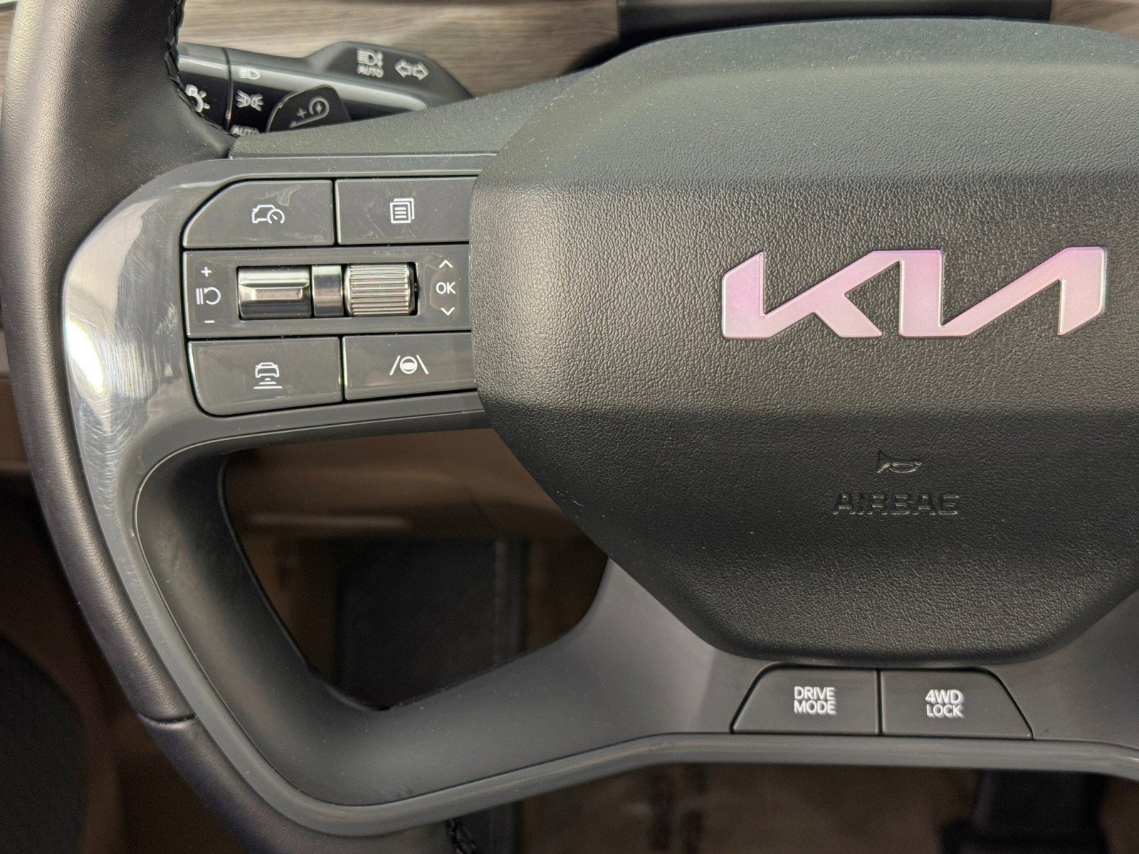 Used 2024 Kia EV9 Land image 23