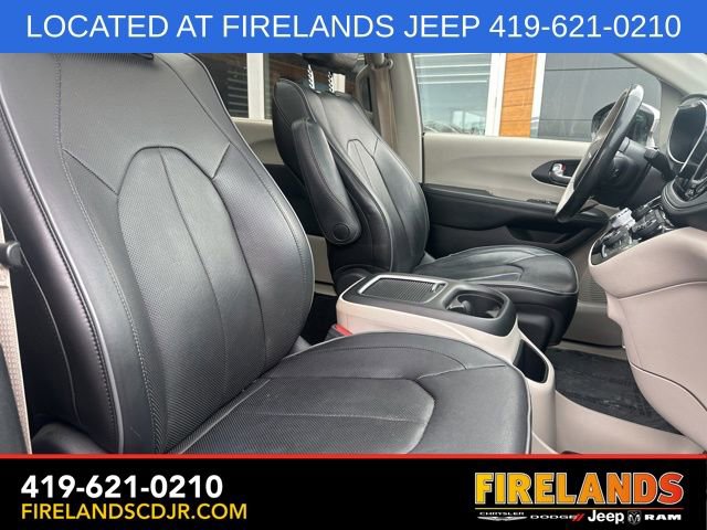 Used 2020 Chrysler Pacifica Limited image 16