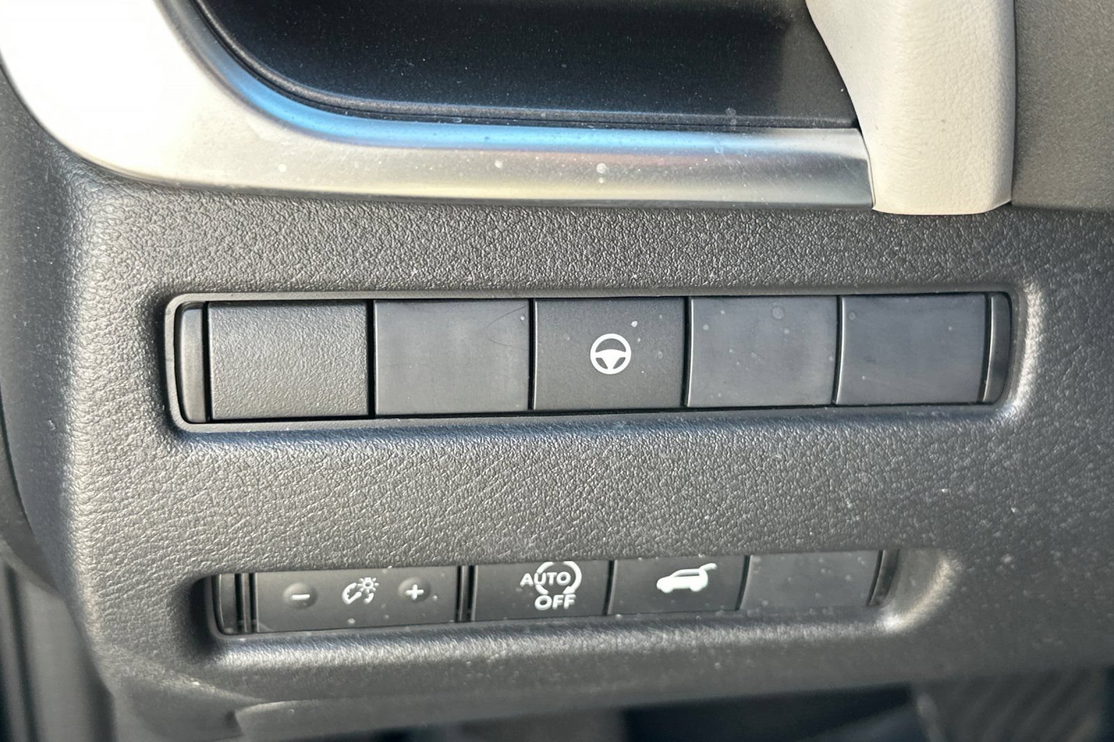 Used 2024 Nissan Rogue SV AWD/4WD image 33