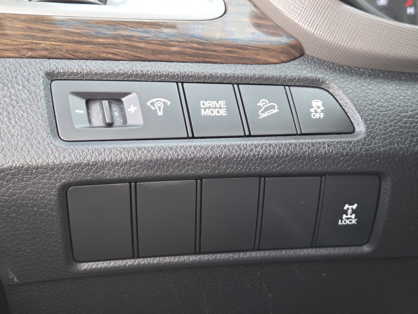 Used 2017 Hyundai Santa Fe Sport AWD/4WD image 5