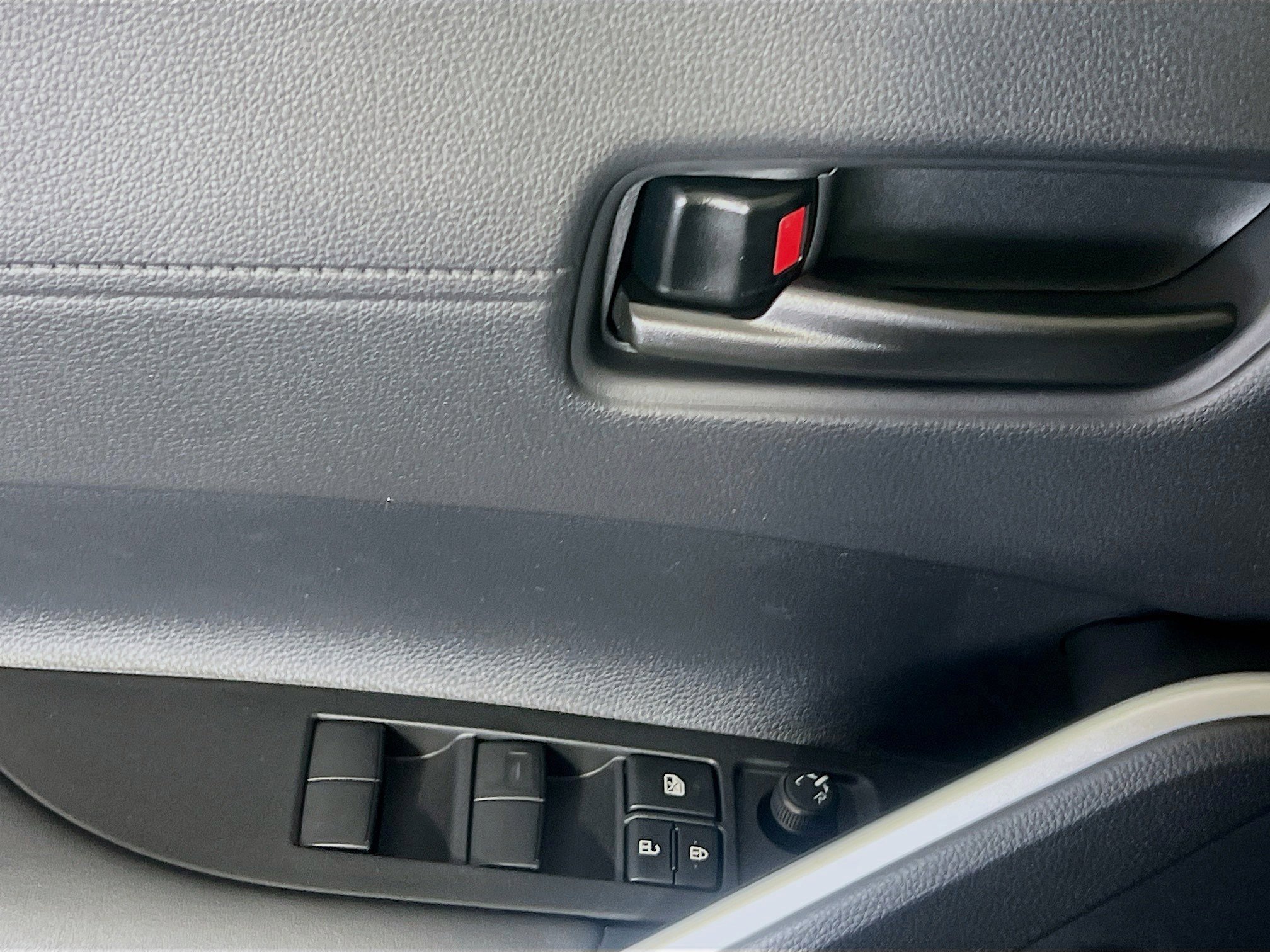 Used 2025 Toyota Corolla Cross LE image 16