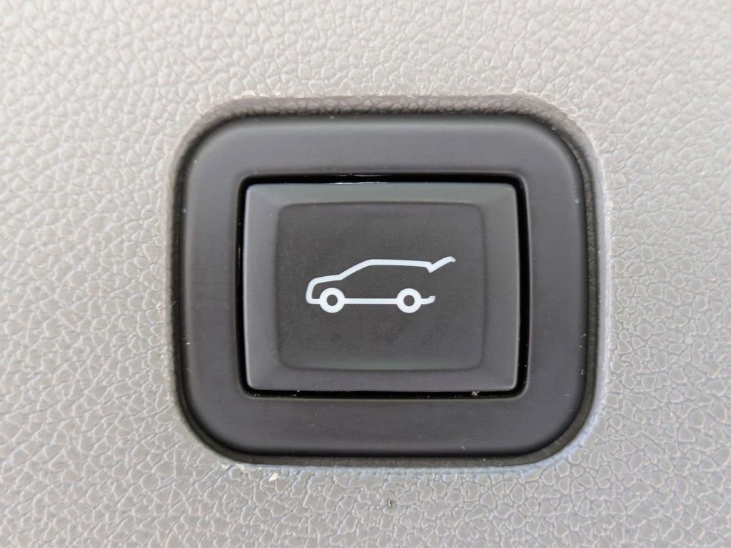 Used 2022 Cadillac XT6 Premium Luxury w/ Technology Package FWD image 14