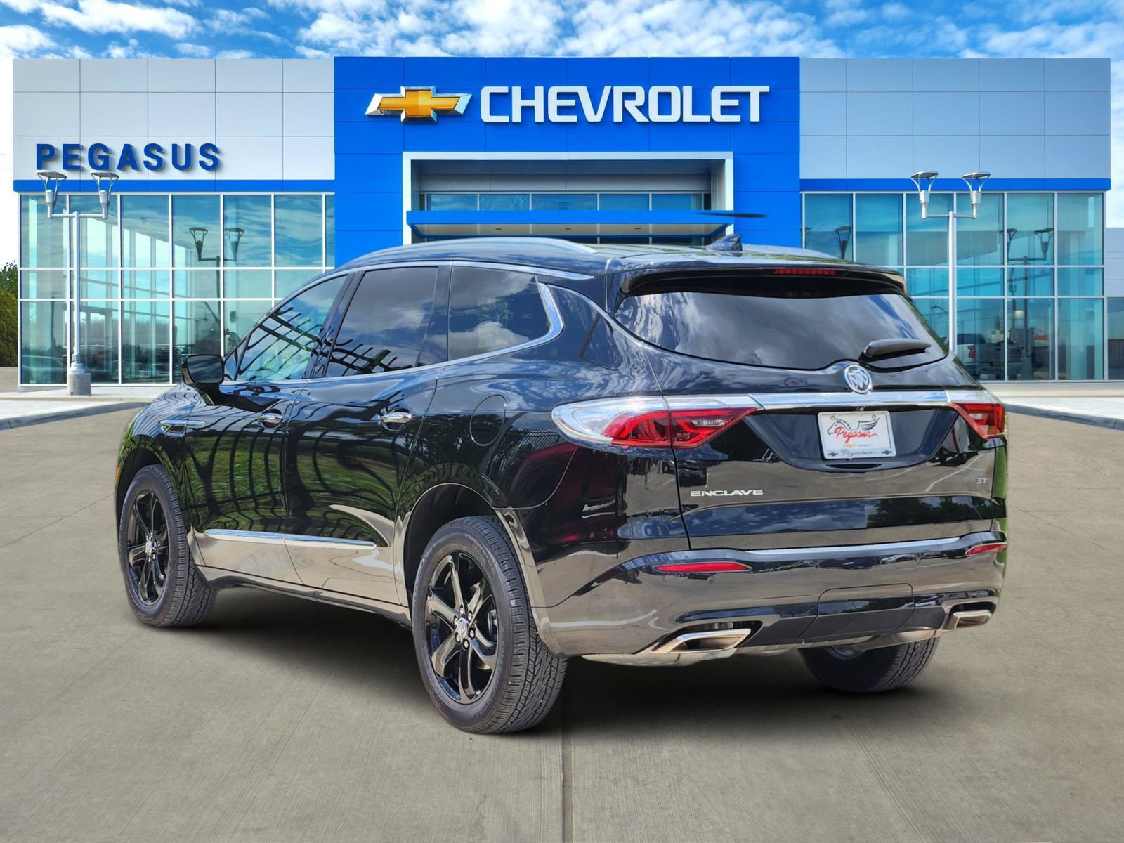 Used 2024 Buick Enclave Essence w/ Experience Buick Package FWD image 4