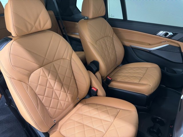 Certified 2024 BMW X7 xDrive40i w/ M Sport Package image 24