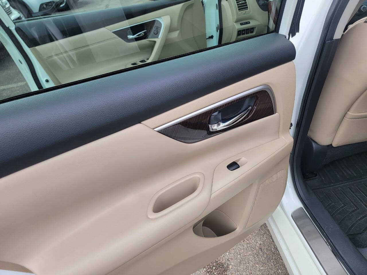 Used 2015 Nissan Altima 2.5 SL w/ Technology Package FWD image 22