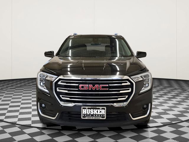 Used 2024 GMC Terrain SLT AWD/4WD image 3