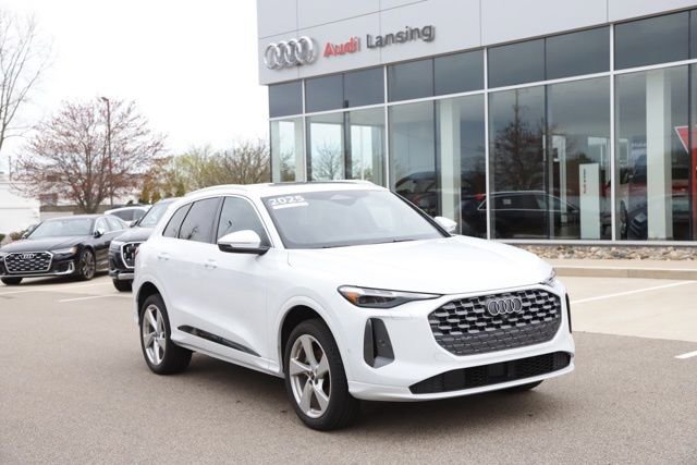 Used 2025 Audi Q5 Premium Plus w/ Premium Plus AWD/4WD image 1