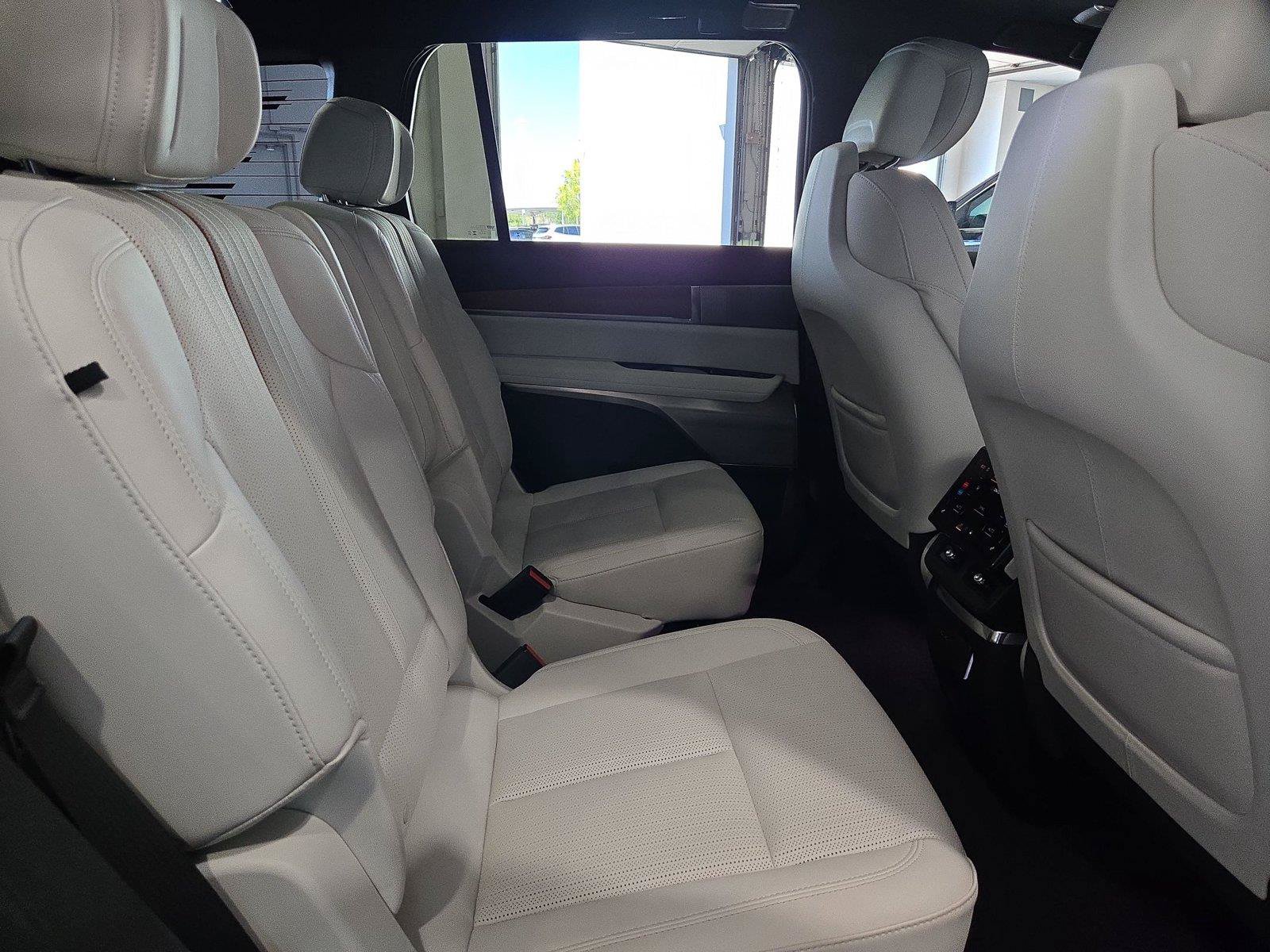 Certified 2026 Cadillac Vistiq Luxury AWD/4WD image 30