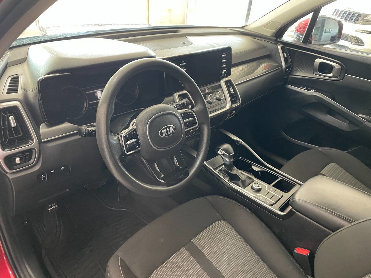 Used 2021 Kia Sorento LX image 15