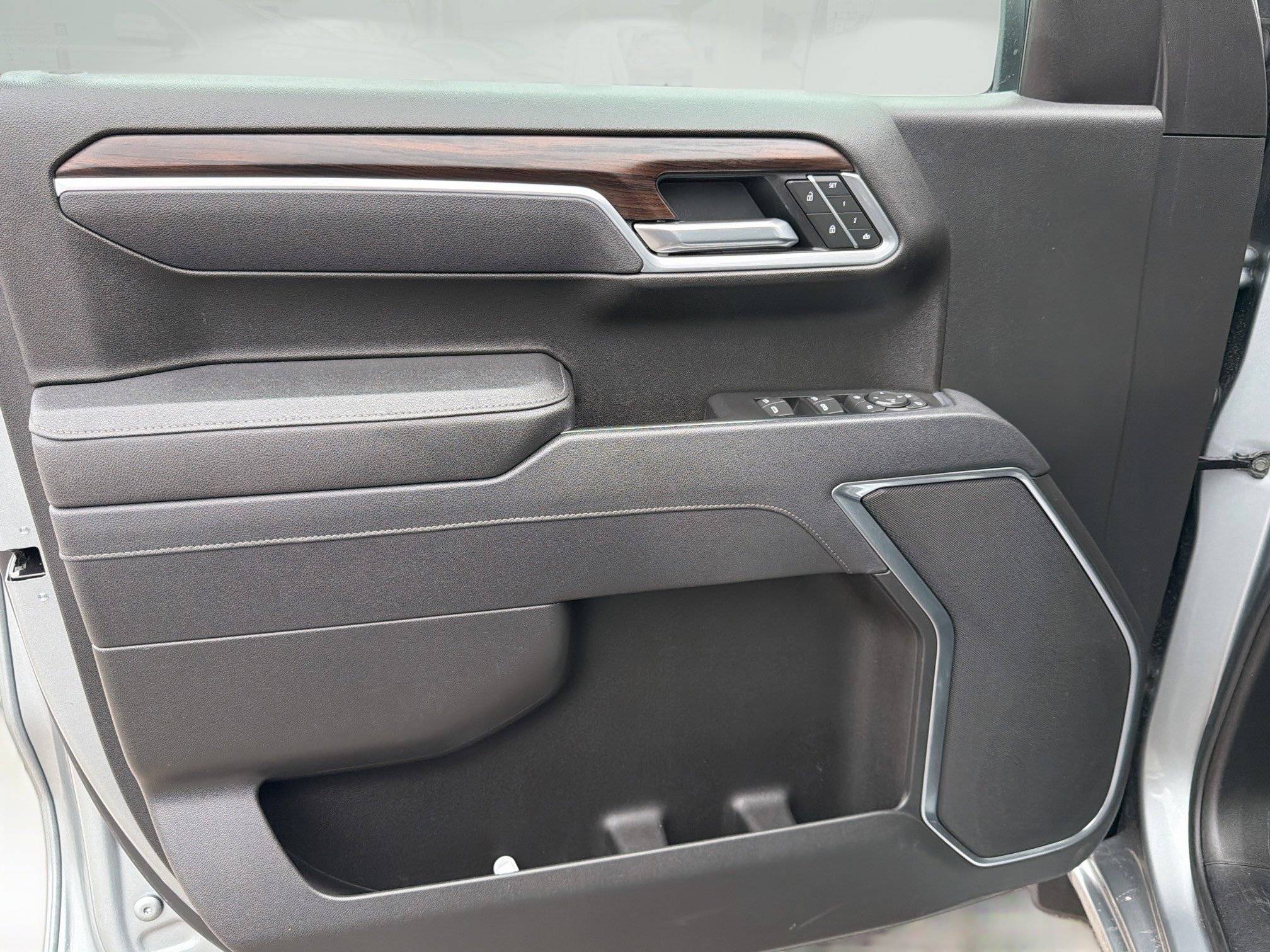 Used 2025 GMC Sierra 1500 SLT image 21