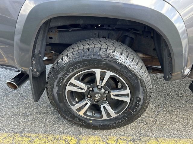 Used 2016 Toyota Tacoma TRD Sport image 12
