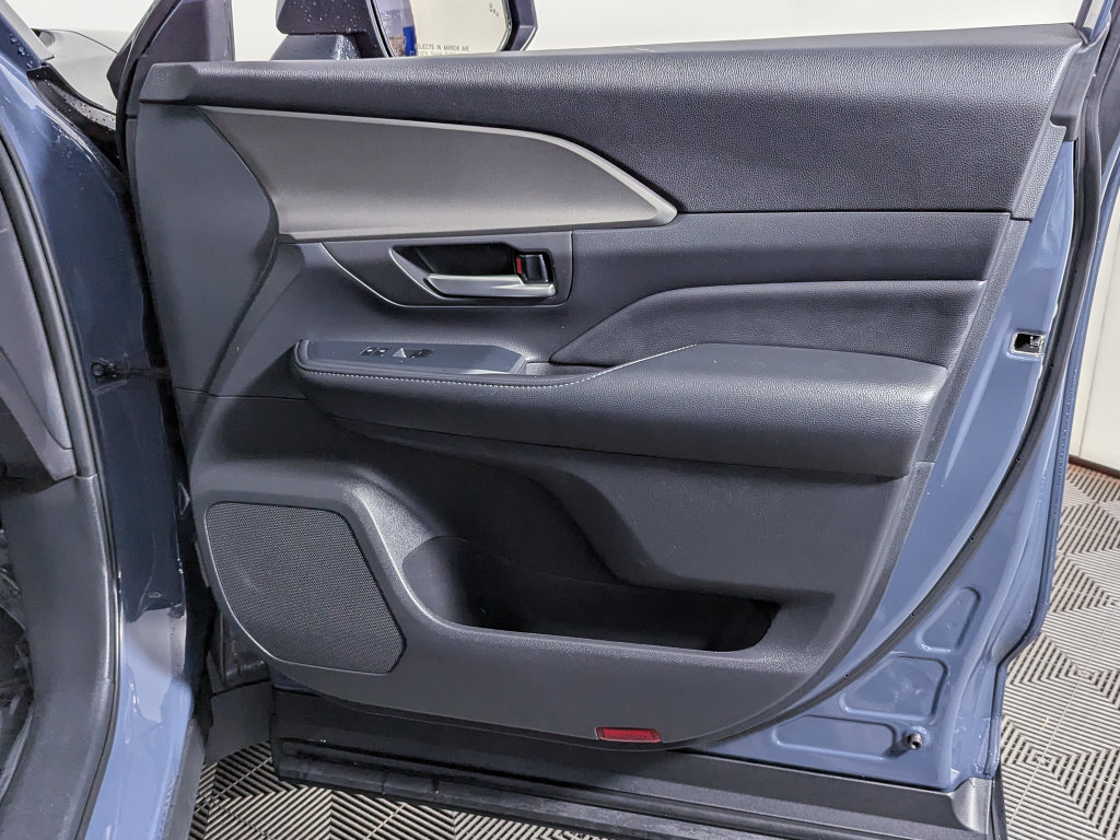 Certified 2025 Toyota Grand Highlander AWD image 31