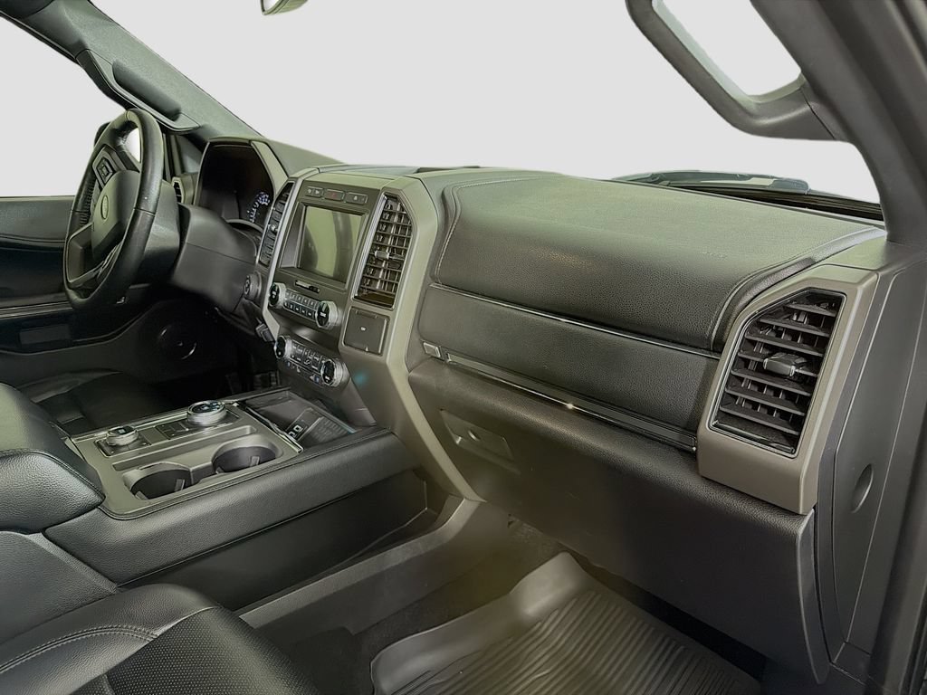 Used 2019 Ford Expedition XLT w/ Equipment Group 202A AWD/4WD image 32