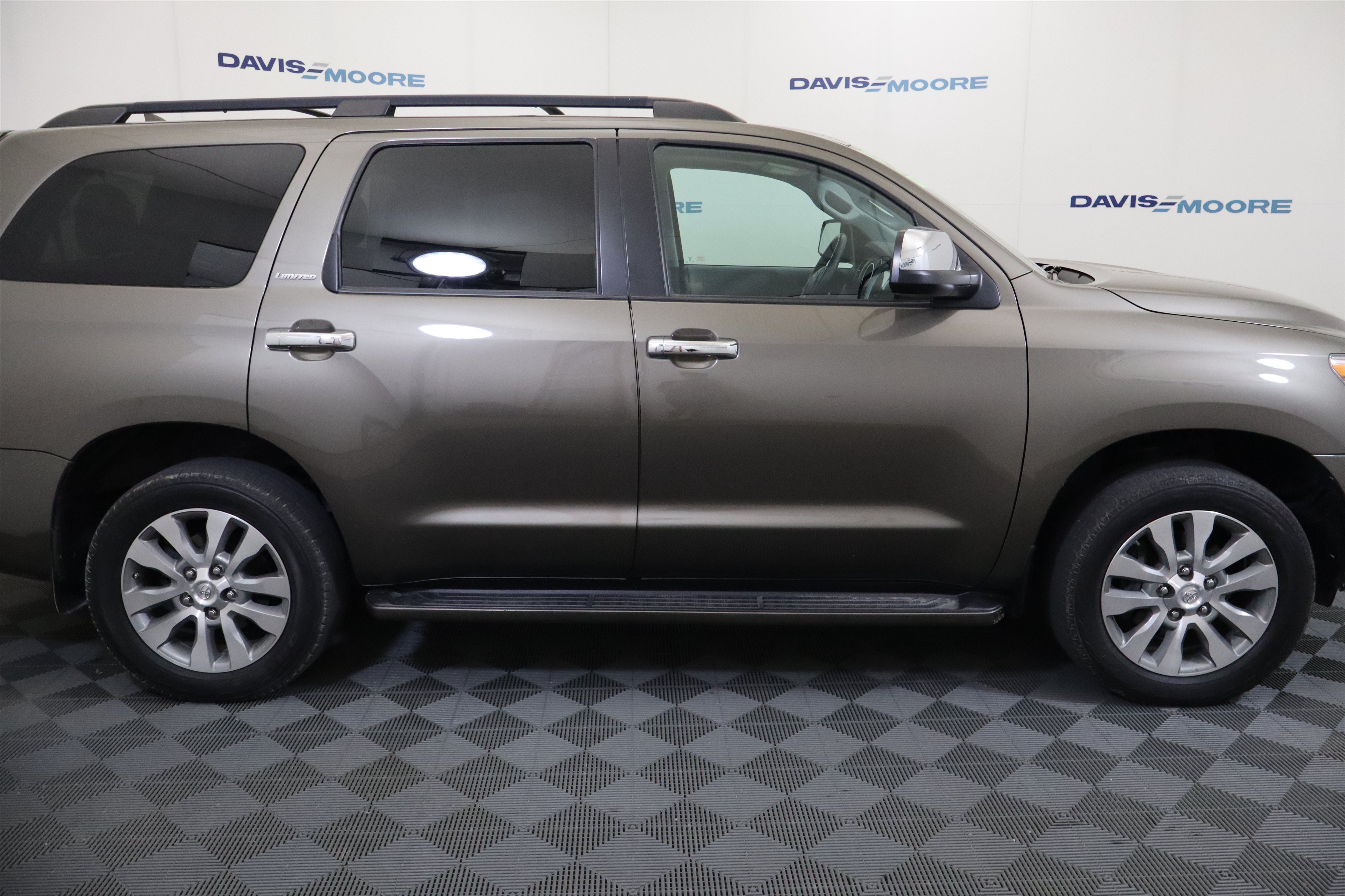 Used 2015 Toyota Sequoia Limited AWD/4WD image 5