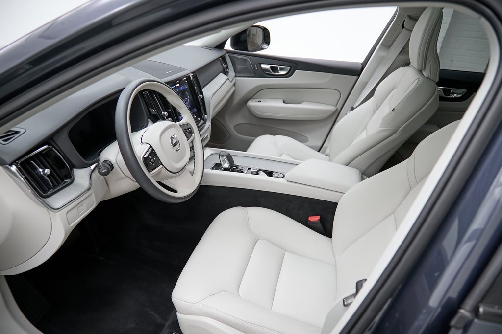 Certified 2025 Volvo XC60 B5 Plus w/ Protection Package Premier image 16