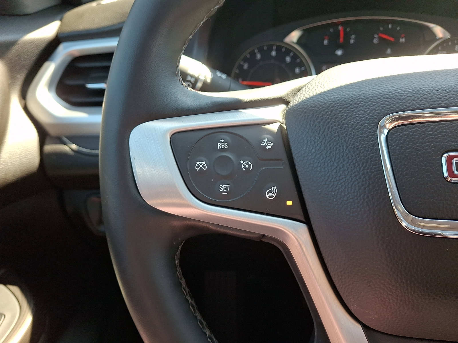 Used 2023 GMC Acadia SLT w/ Elevation Edition image 23