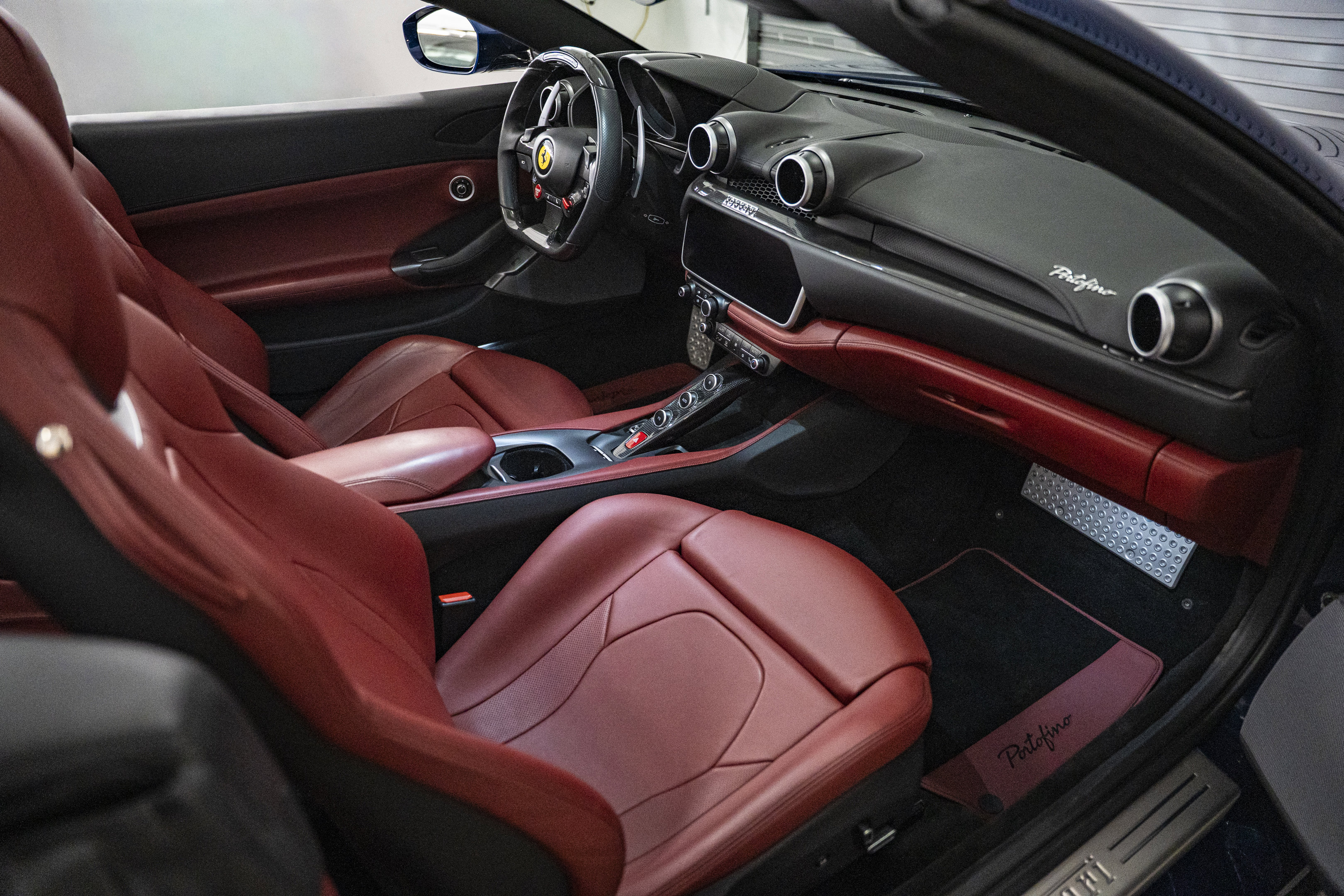 Used 2019 Ferrari Portofino RWD image 33