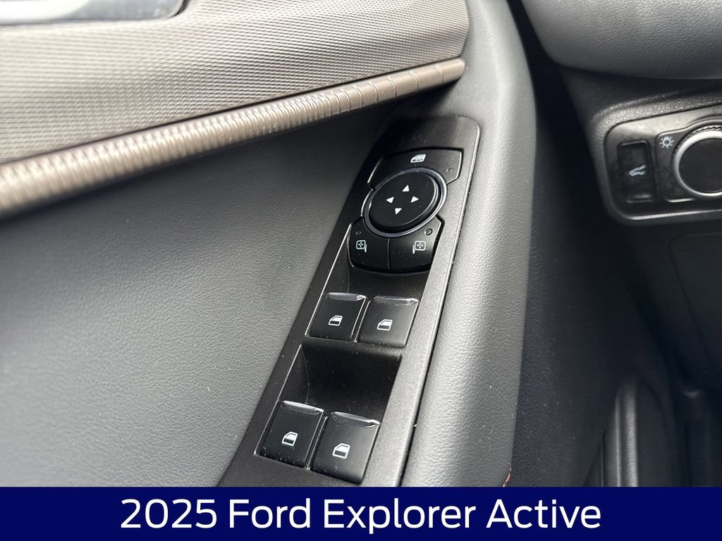 Used 2025 Ford Explorer Active image 27