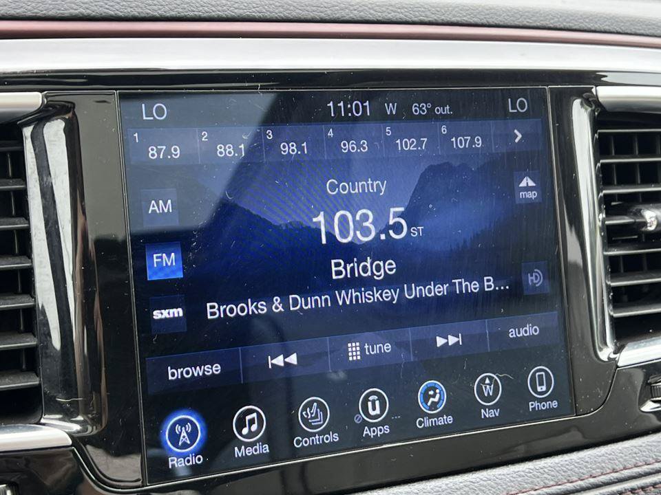Used 2017 Chrysler Pacifica Limited w/ UConnect Theater Package FWD image 26
