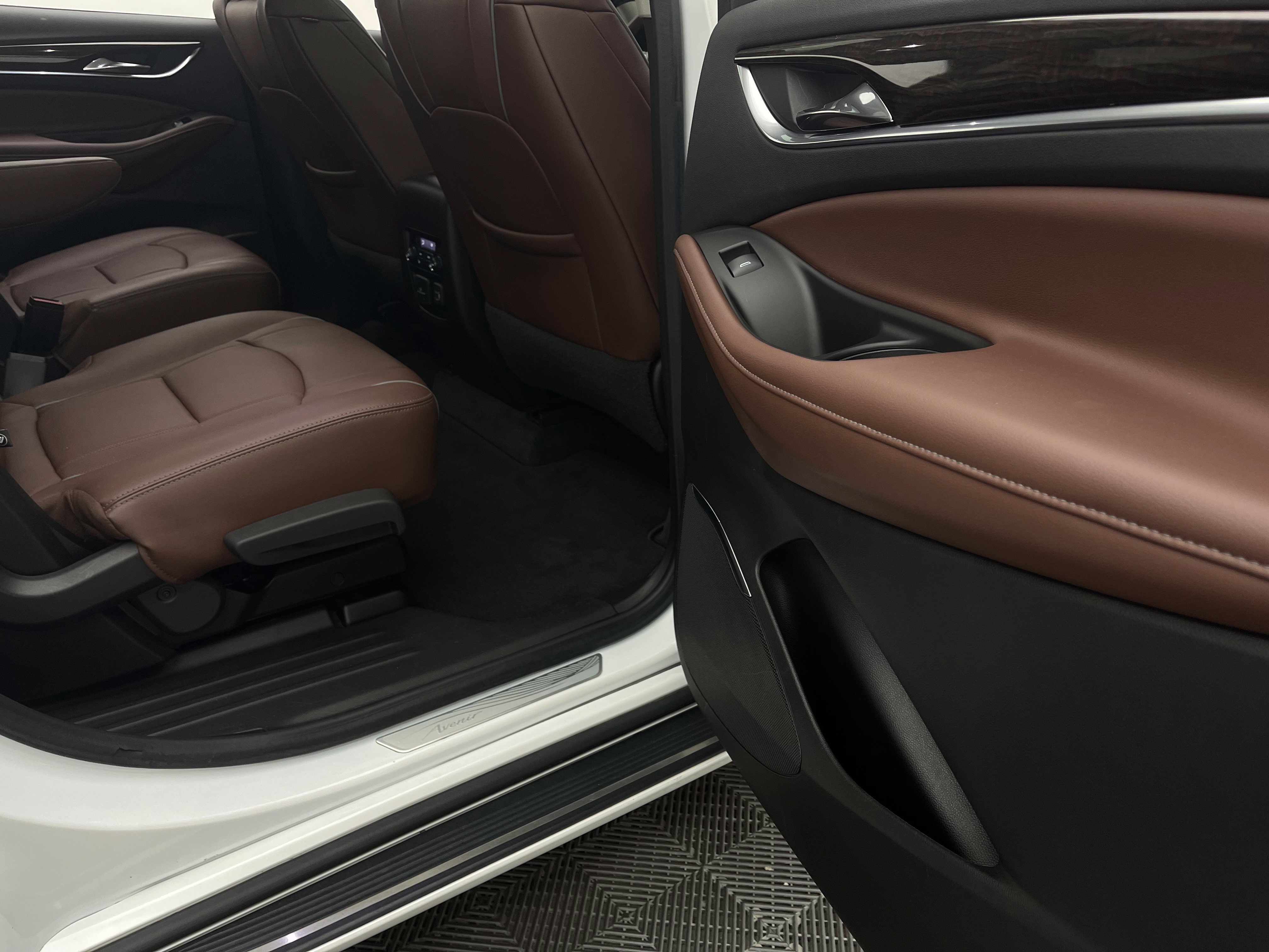Used 2020 Buick Enclave Avenir w/ Avenir Technology Package FWD image 40