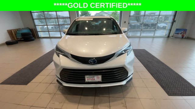 Used 2025 Toyota Sienna Platinum AWD/4WD image 5