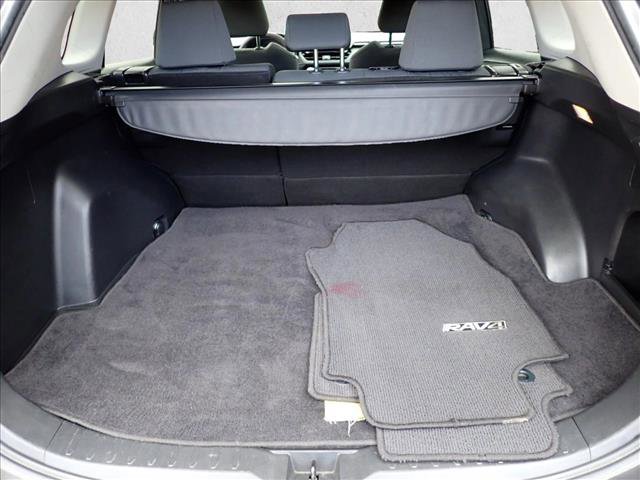 Used 2021 Toyota RAV4 XLE w/ Convenience Package FWD image 5