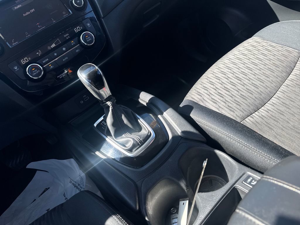 Used 2019 Nissan Rogue SV image 27