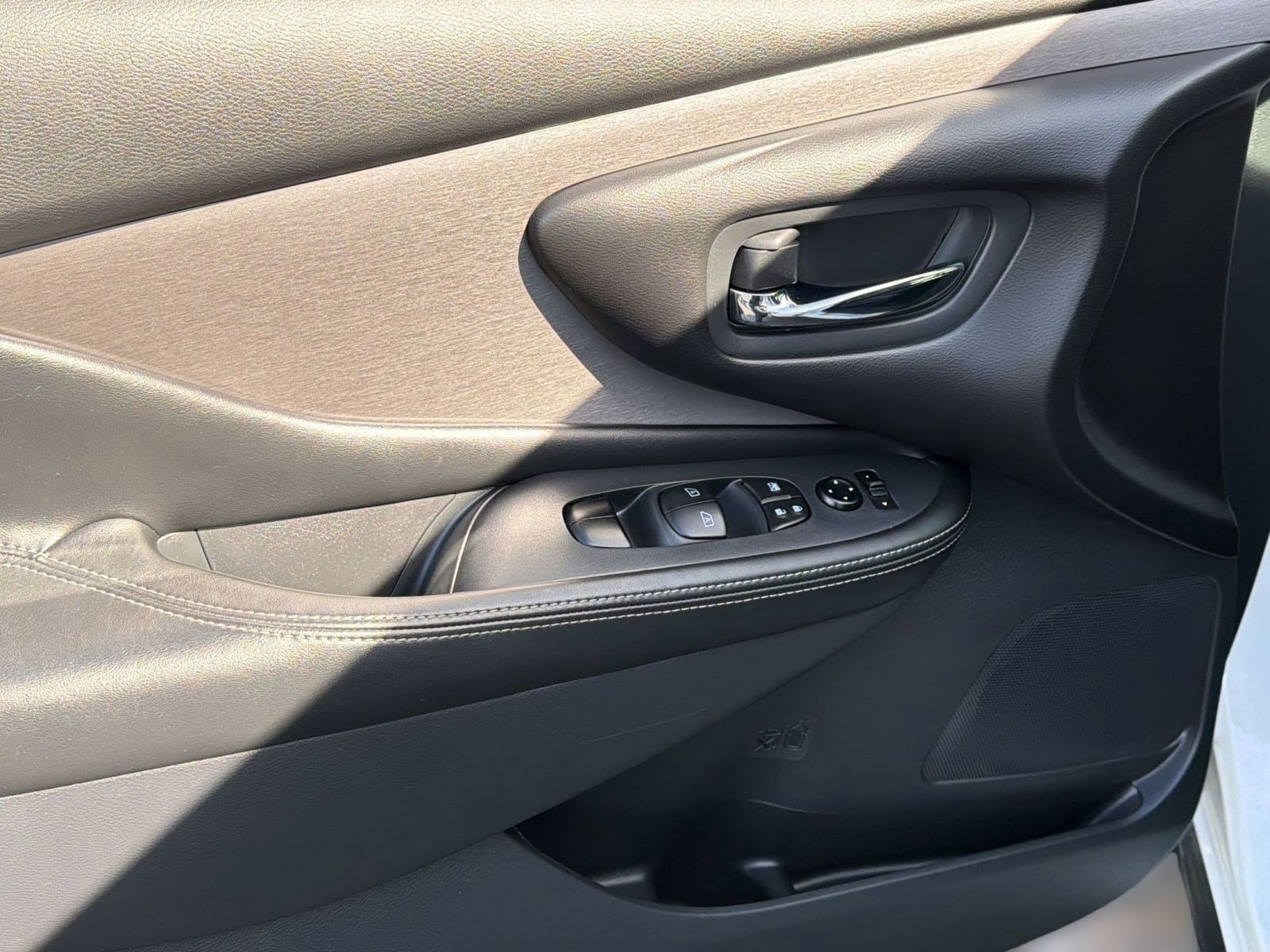 Used 2023 Nissan Murano SV w/ SV Midnight Edition Package image 13