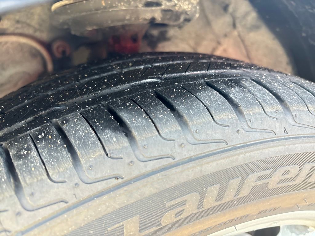 Used 2019 Toyota Sienna SE image 32