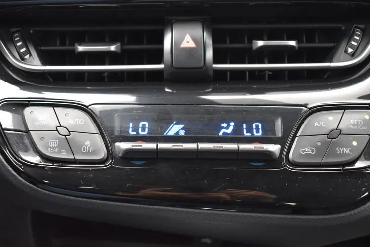 Used 2020 Toyota C-HR LE FWD image 31