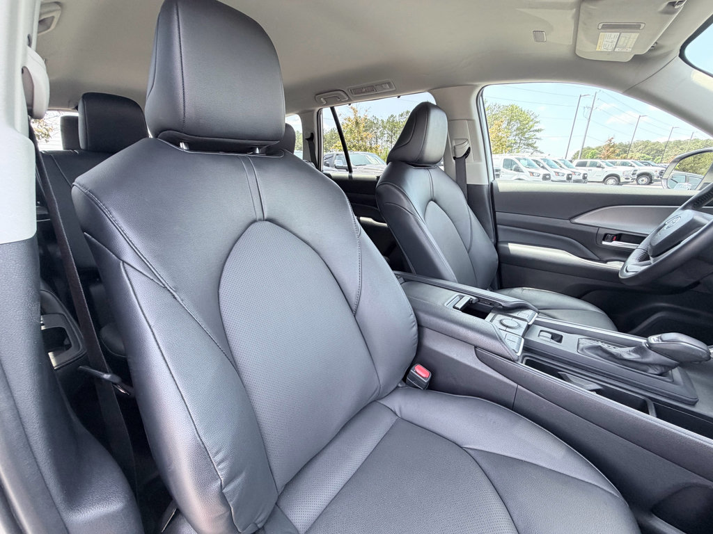 Used 2024 Toyota Grand Highlander AWD image 25