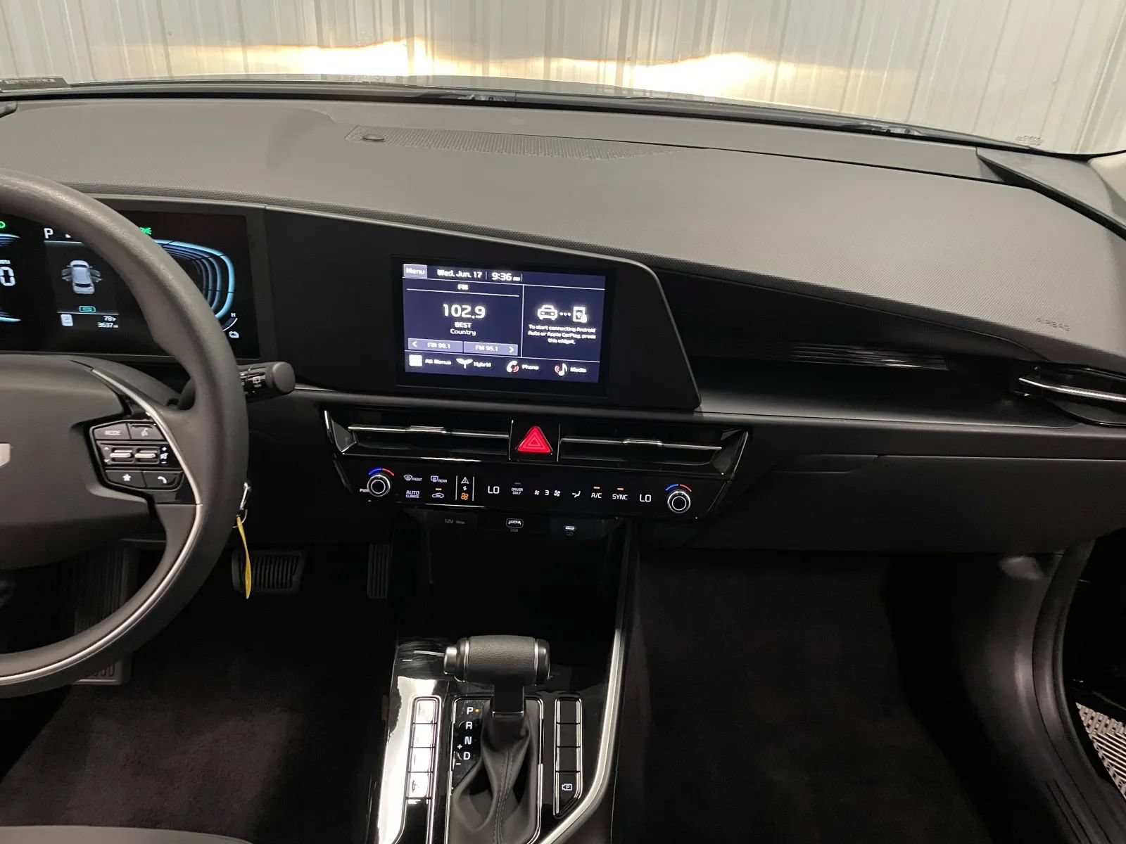 Used 2026 Kia Niro LX FWD image 28