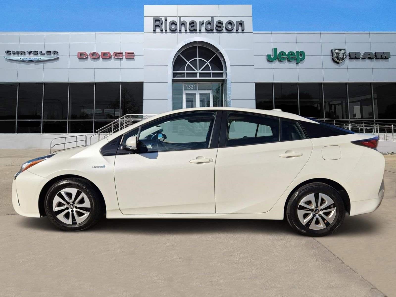 Used 2016 Toyota Prius Four w/ Advanced Technology Package image 3