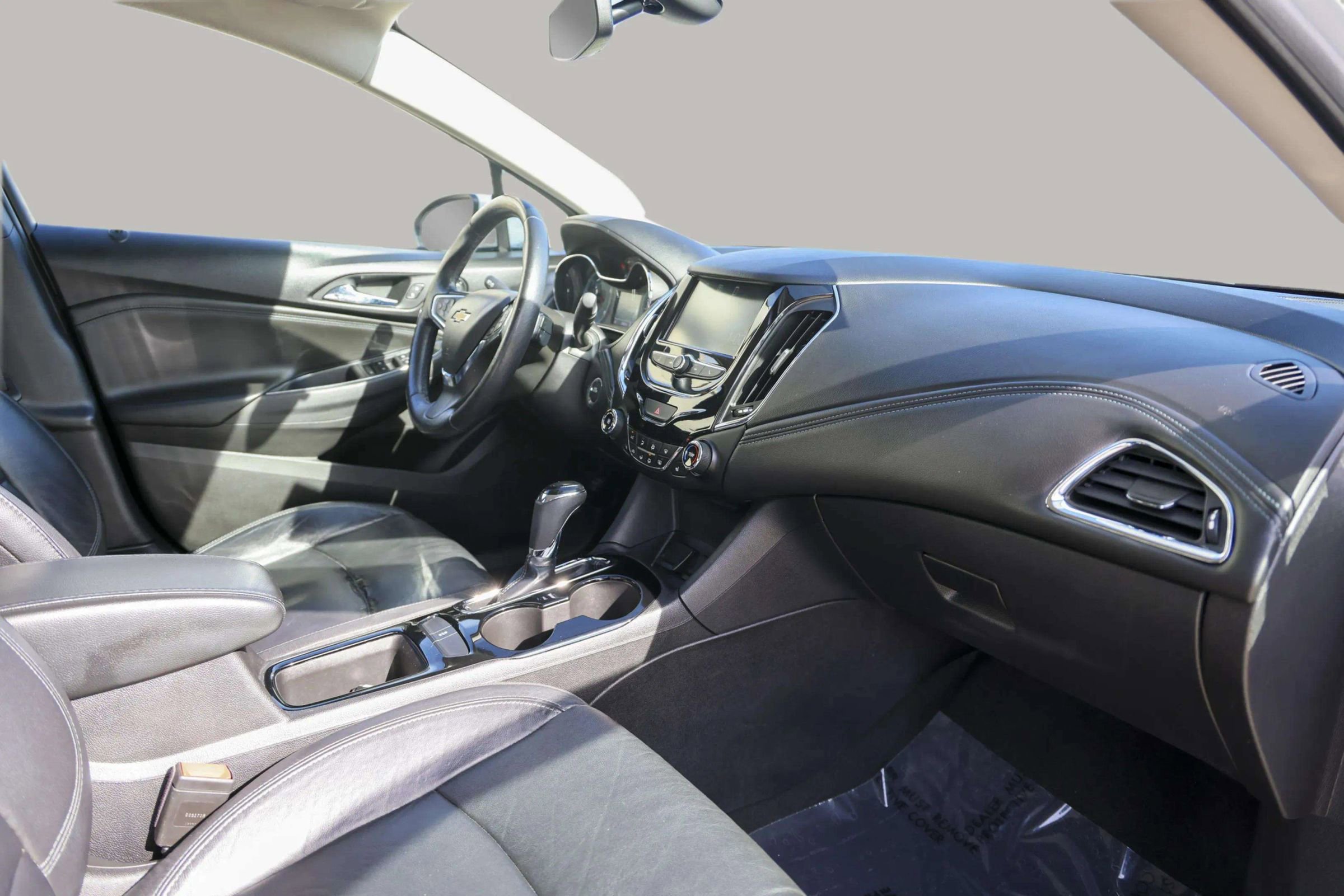 Used 2017 Chevrolet Cruze Premier image 34