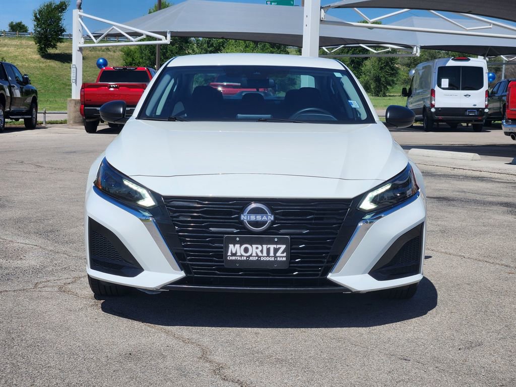 Used 2025 Nissan Altima 2.5 SV FWD image 2