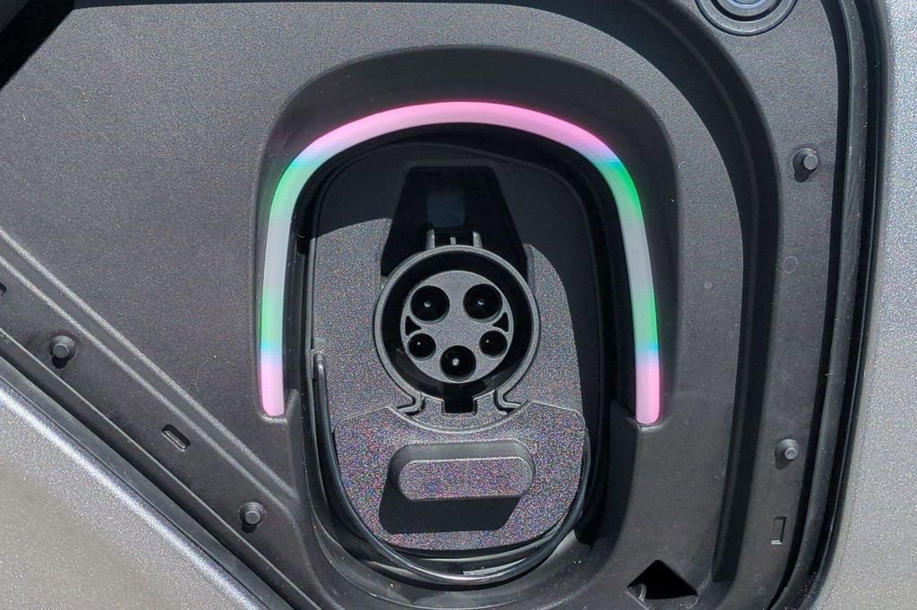 New 2026 Cadillac Vistiq Luxury w/ LPO, Floor Liner Package AWD/4WD image 22