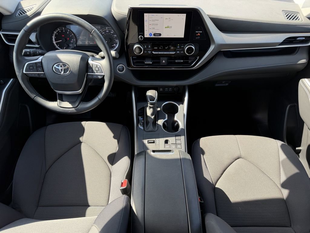 Used 2025 Toyota Highlander LE image 13