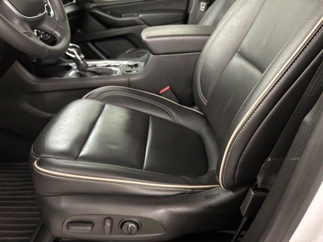 Used 2022 Chevrolet Traverse Premier w/ Redline Edition AWD/4WD image 7