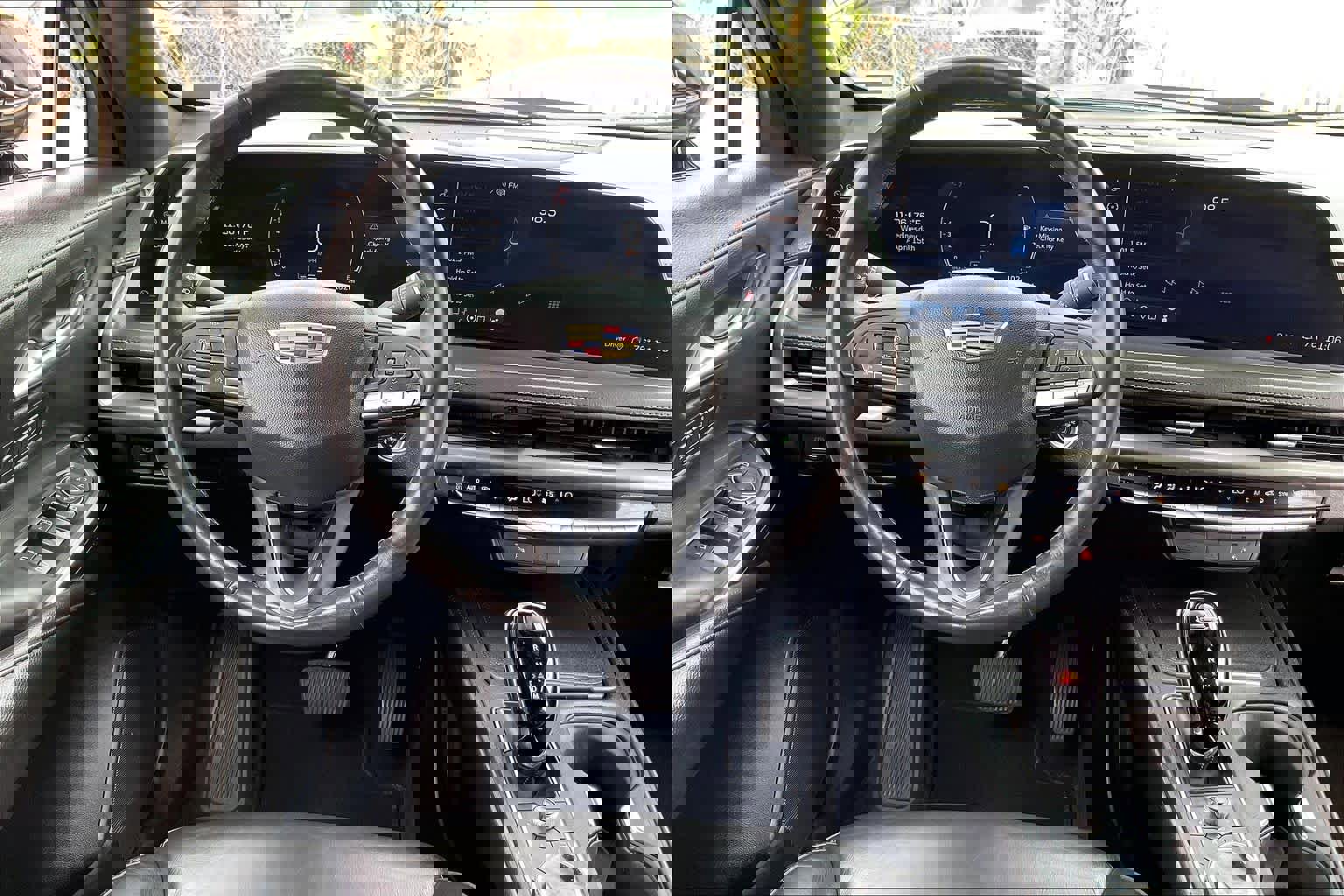 Used 2024 Cadillac XT4 Premium Luxury image 6