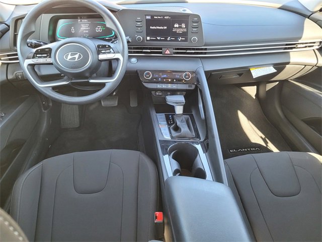 Used 2025 Hyundai Elantra Blue image 12