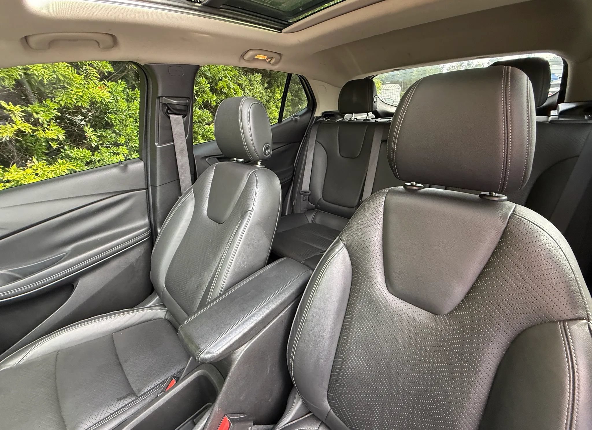 Used 2021 Buick Encore GX Essence w/ Experience Buick Package FWD image 17